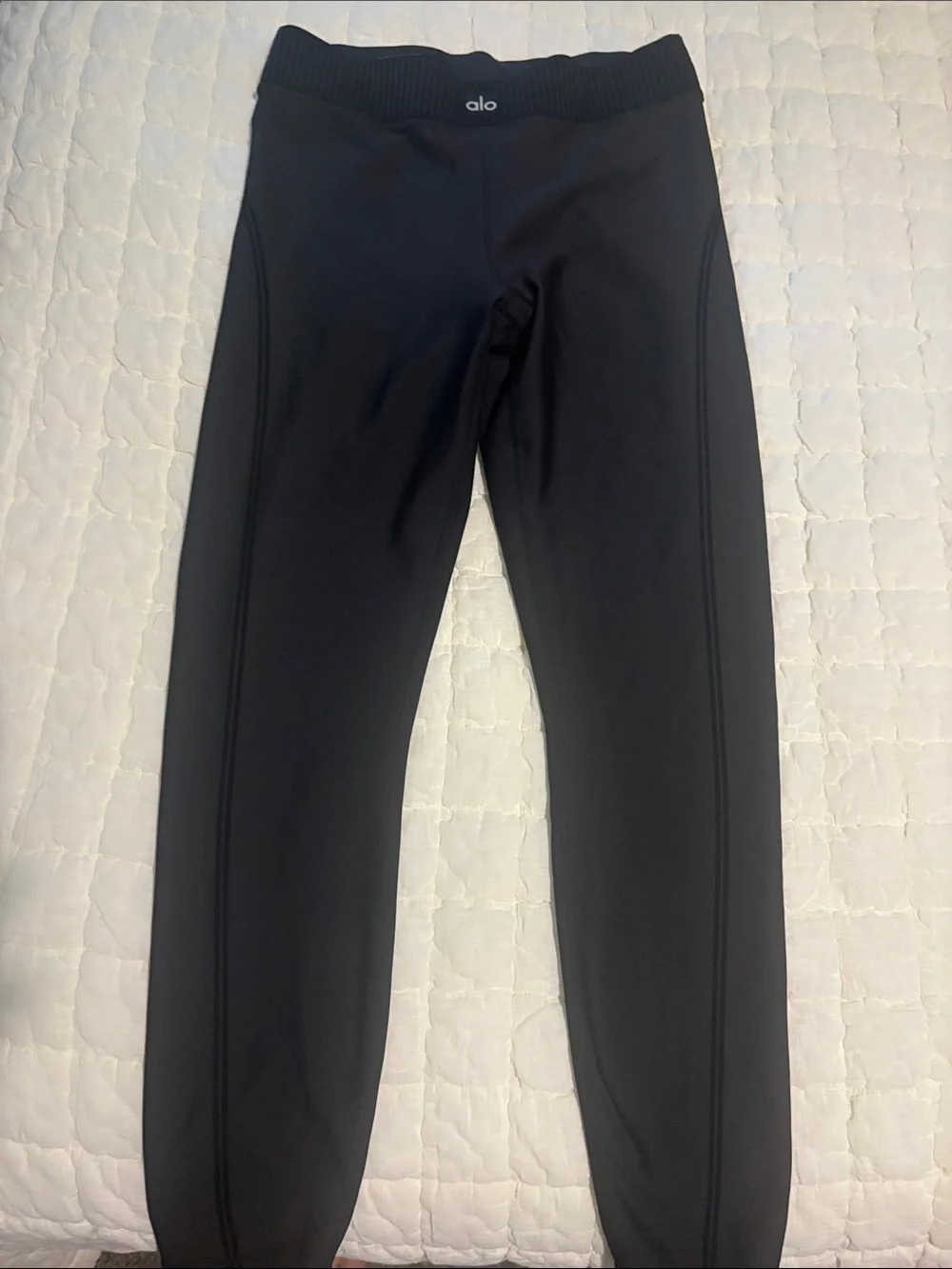 ALO Womans yoga pants